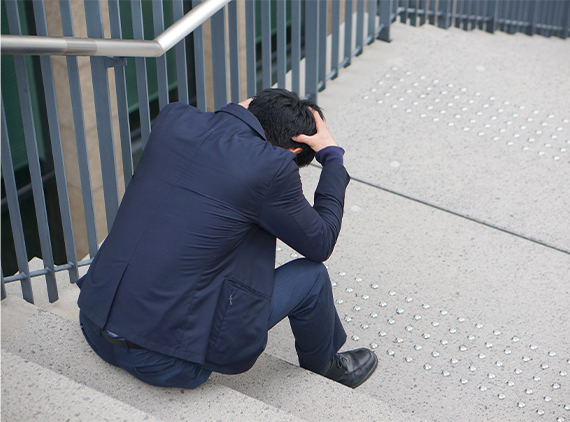 就職が困難になり絶望している写真